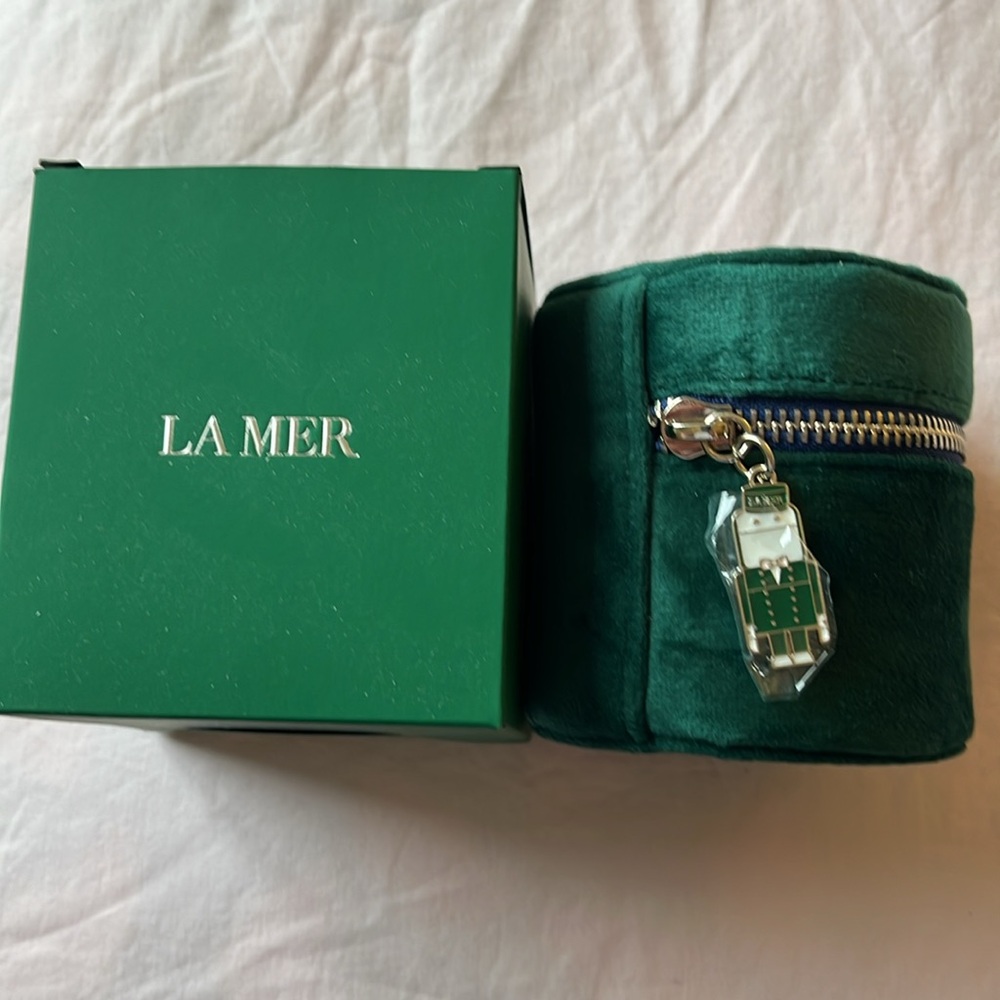 NIB La Mer Velvet Emerald Green Cylindrical Regimen Case. - Picture 9 of 9